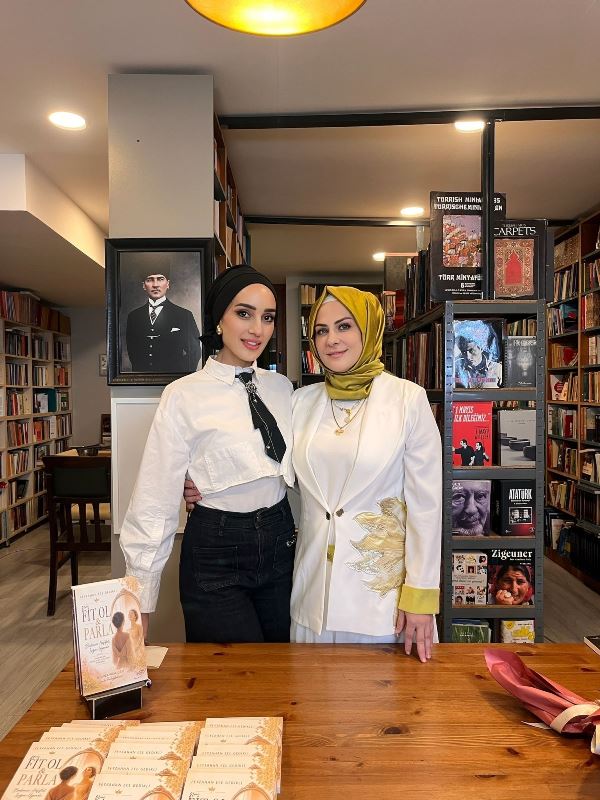 Feyzahan Ece Gedikli :  �21 Günde Fit Ol Parla�  Kitab�n� Dostlar� �çin �mzalad�